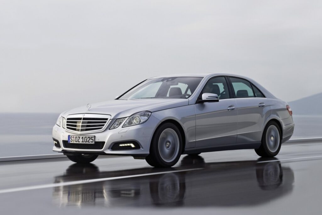Mercedes E-Class W212 огляд автомобіля бізнес-класу Німеччина