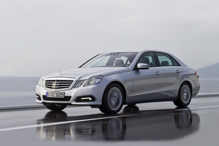 Mercedes E-Class W212 огляд автомобіля бізнес-класу Німеччина