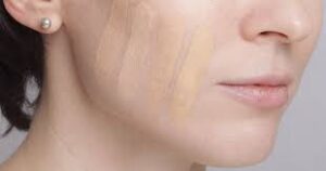 Як правильно обрати тональний крем: поради щодо підбору відтінку, підтонів, текстури та складу.