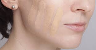 Як правильно обрати тональний крем: поради щодо підбору відтінку, підтонів, текстури та складу.