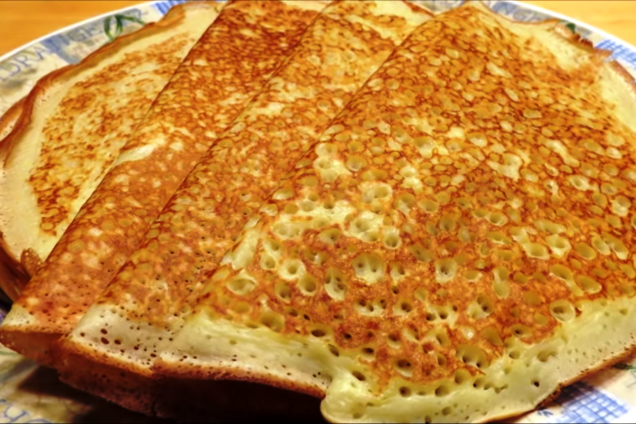 Пухкі млинці на кефірі з ніжною текстурою