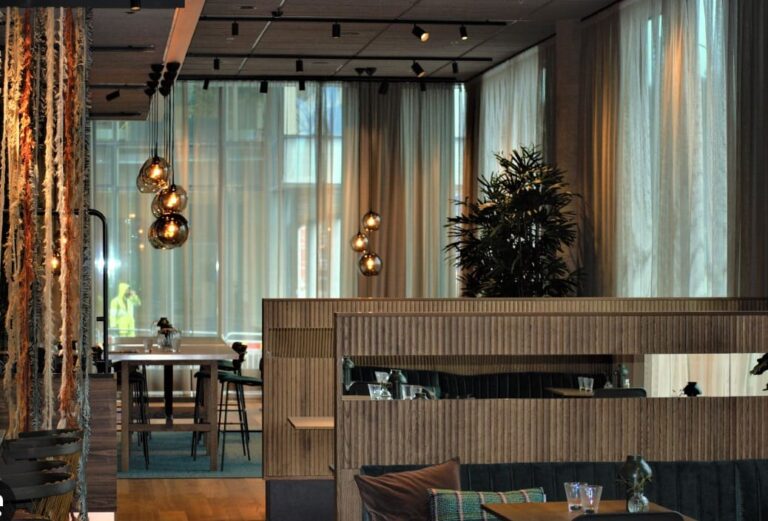 готельний номер подушки декор