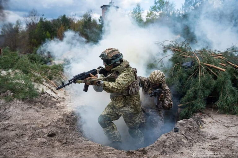 Українські піхотинці під час виконання бойових завдань