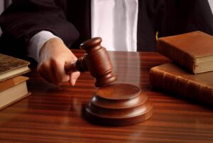 чоловік у суді через дивний сімейний позов