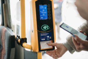 оплата банківською карткою через смартфон