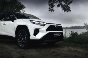 Toyota RAV4 на трасі